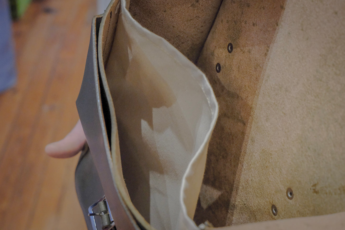 Unsung Medic Bag in W&C Olive Latigo